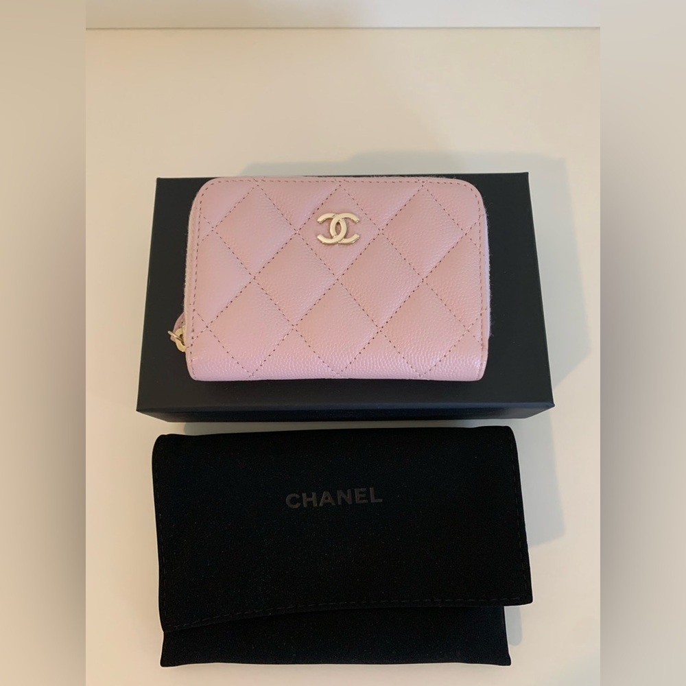 *PRICE FIRM* Authentic Chanel Classic Zip Coin Purse in Light Pink color